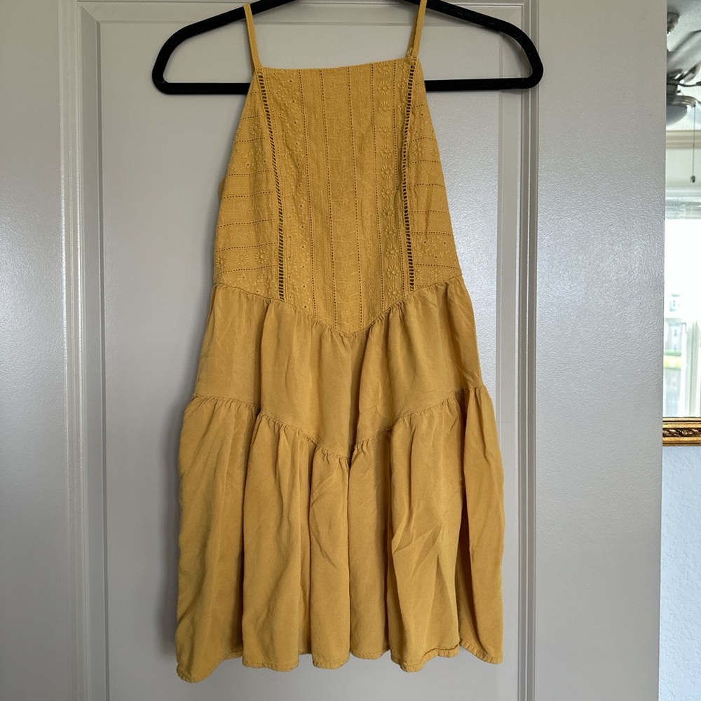 Yellow dress with pockets